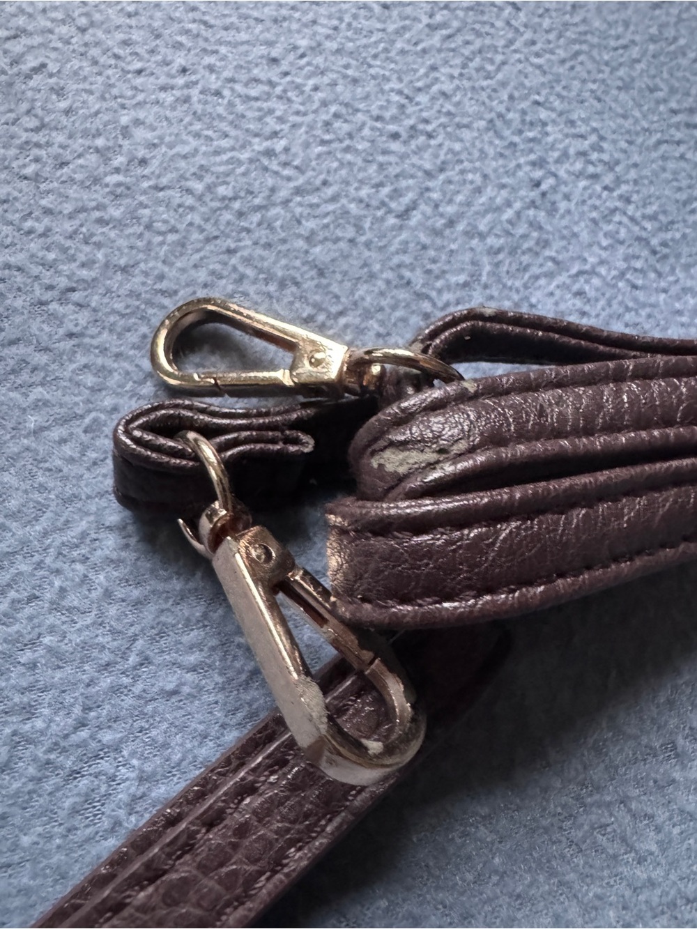 New Michael Kors Navy Pebbled Leather Wristlet with Gold Plaque - Picture 9 of 9